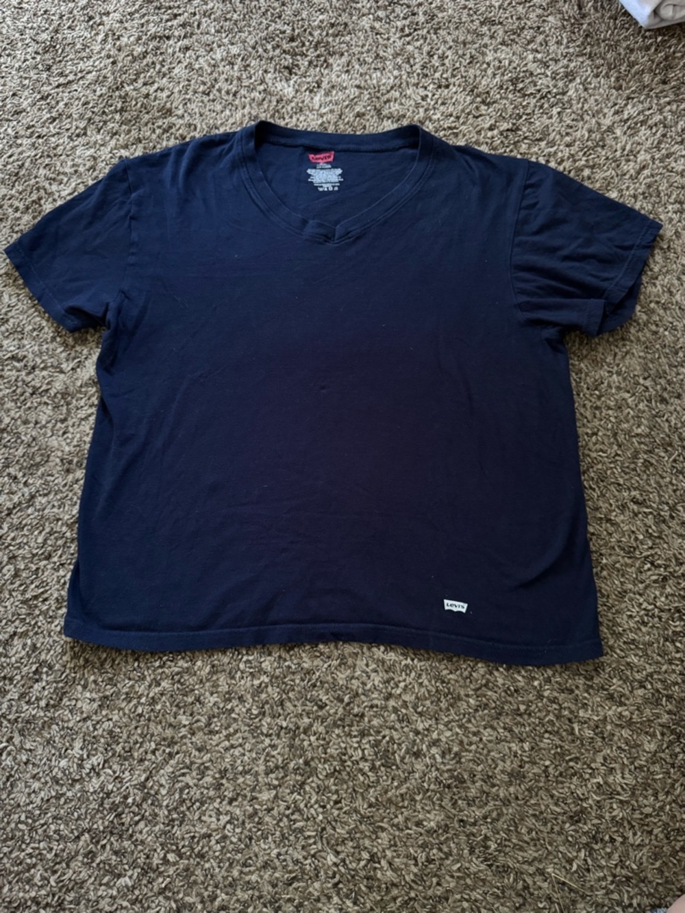 Levi's Women's Short Sleeve V-Neck Tee in Navy